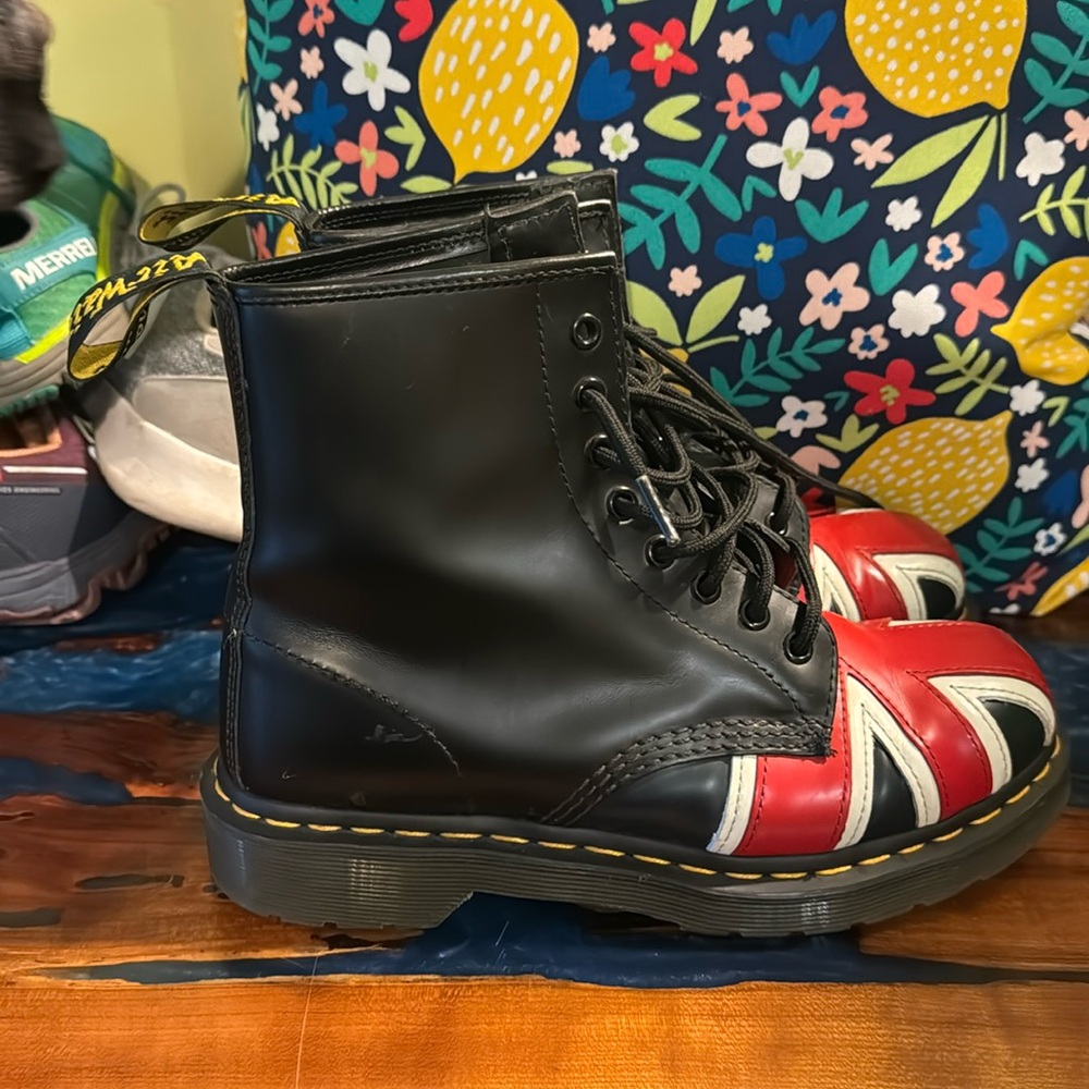 Doc marten Union Jack Boots sz 8 dr marten